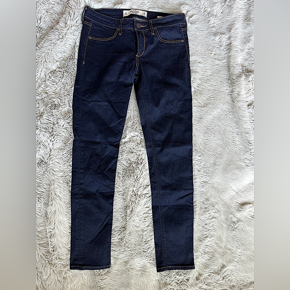✨ LIKE NEW ✨ Abercrombie and Fitch dark wash low rise jeggings